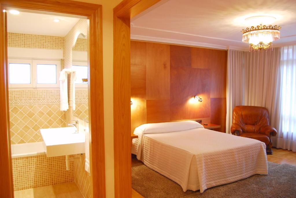 Hotel La Rivera Arenas De Cabrales Δωμάτιο φωτογραφία