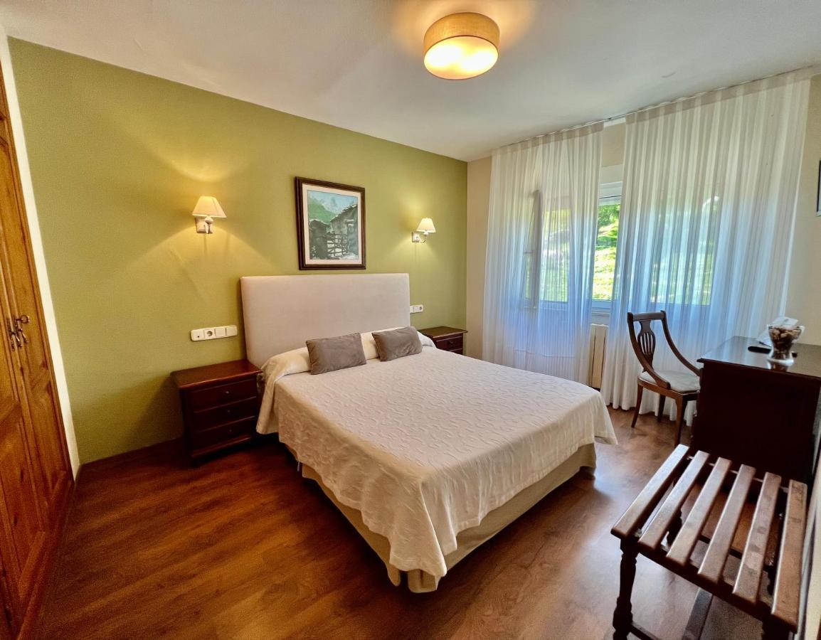 Hotel La Rivera Arenas De Cabrales Εξωτερικό φωτογραφία