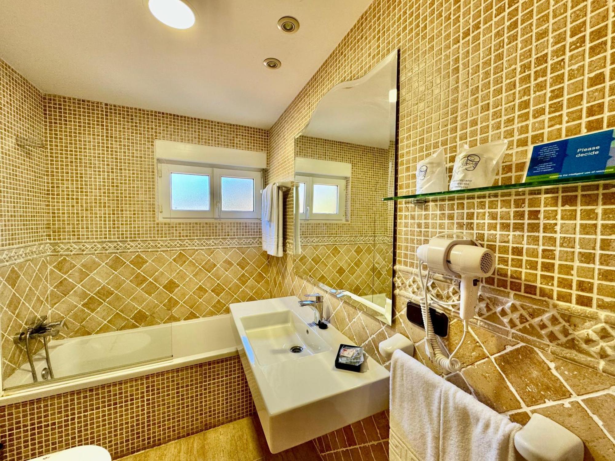 Hotel La Rivera Arenas De Cabrales Εξωτερικό φωτογραφία