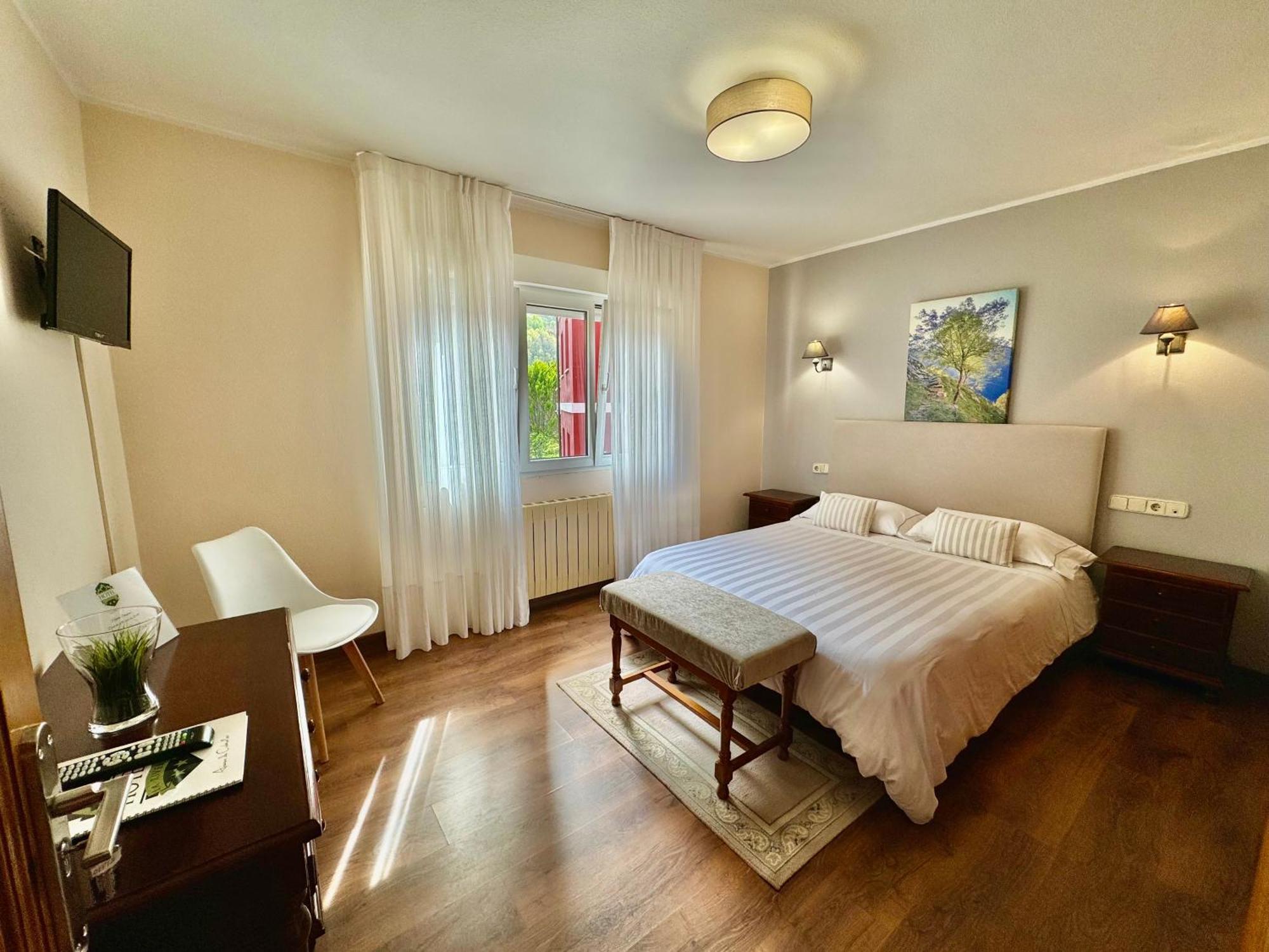 Hotel La Rivera Arenas De Cabrales Εξωτερικό φωτογραφία
