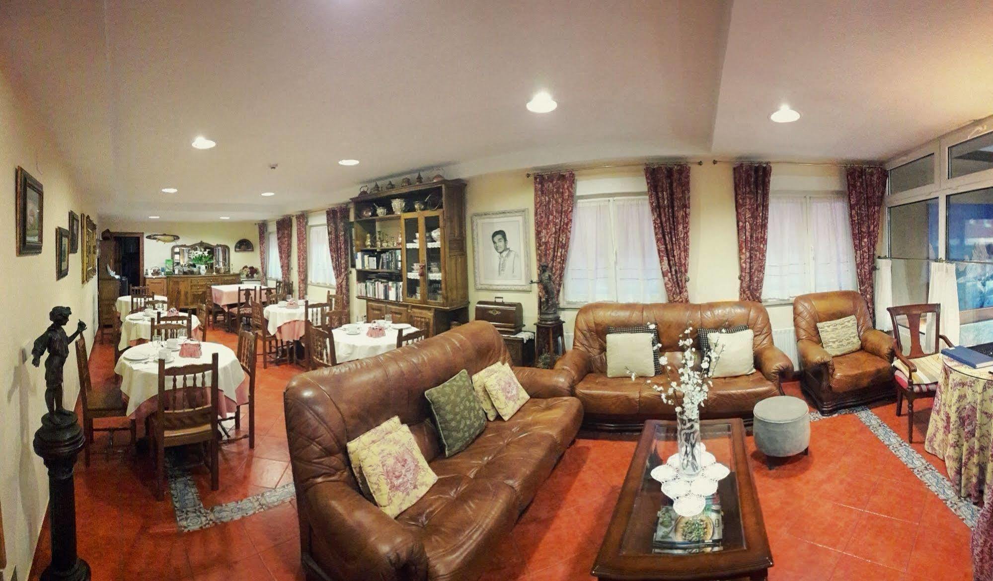 Hotel La Rivera Arenas De Cabrales Εξωτερικό φωτογραφία