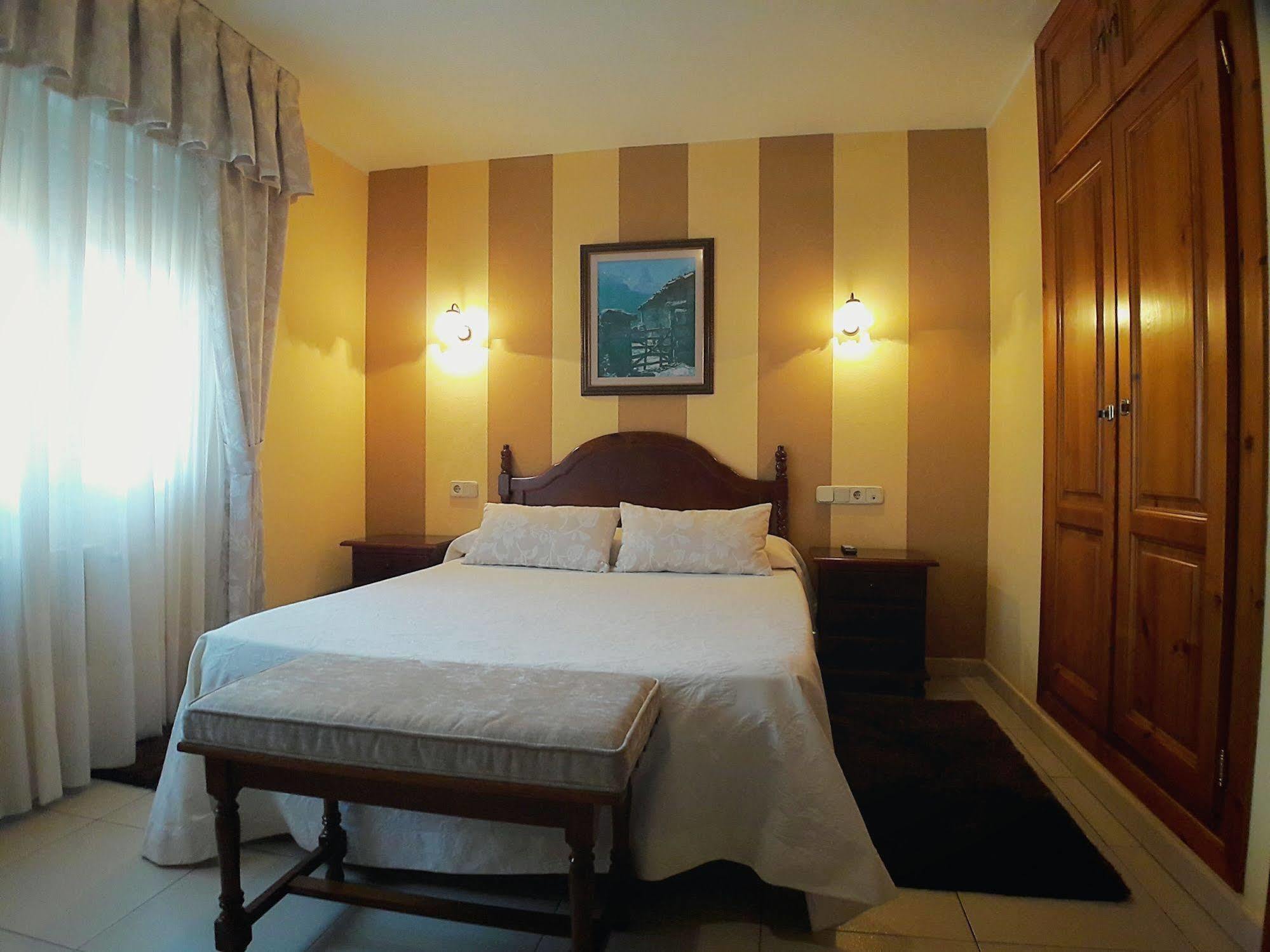 Hotel La Rivera Arenas De Cabrales Εξωτερικό φωτογραφία